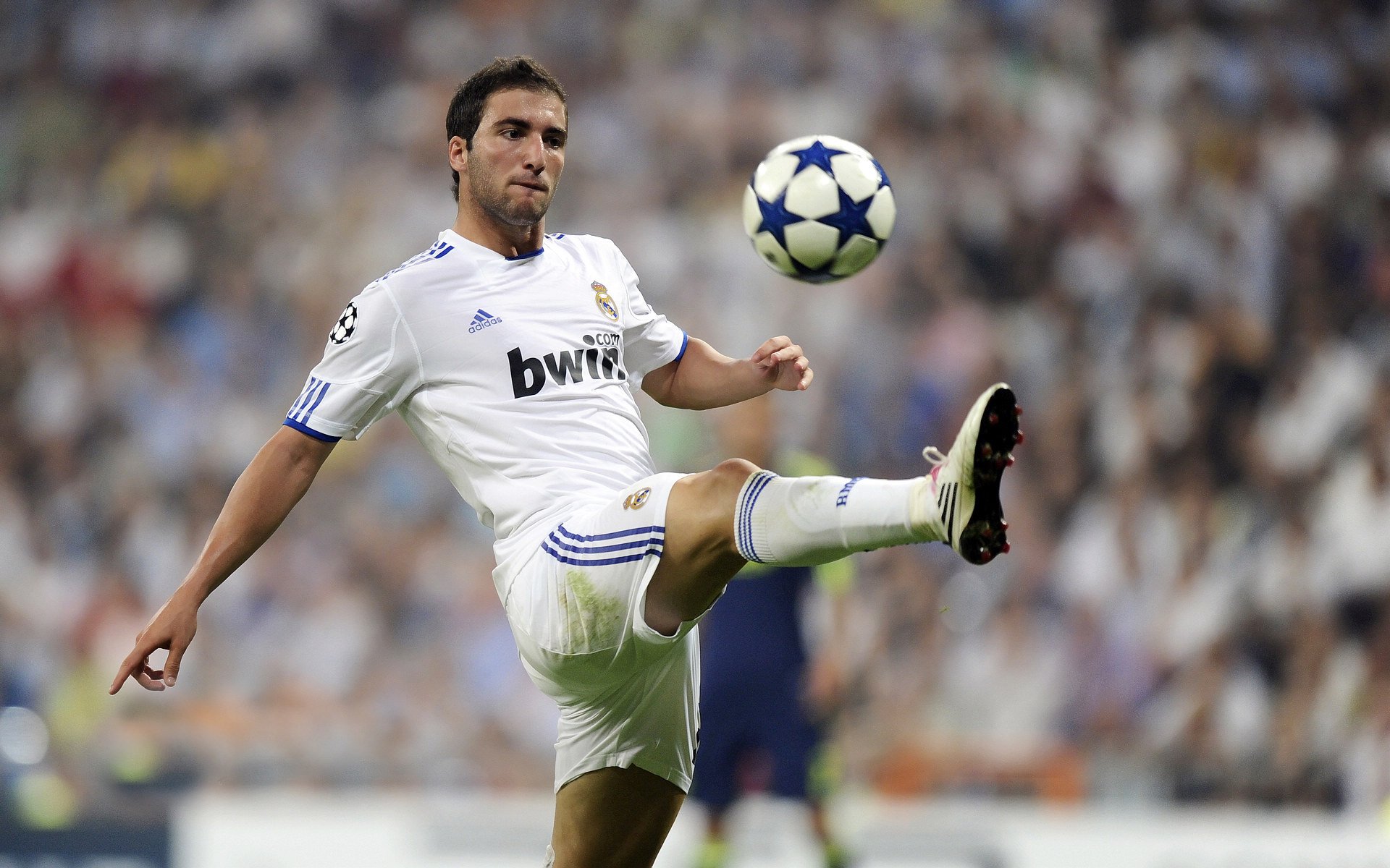 研究报告指出中国足球市场潜力巨大,中国足球市场化现状