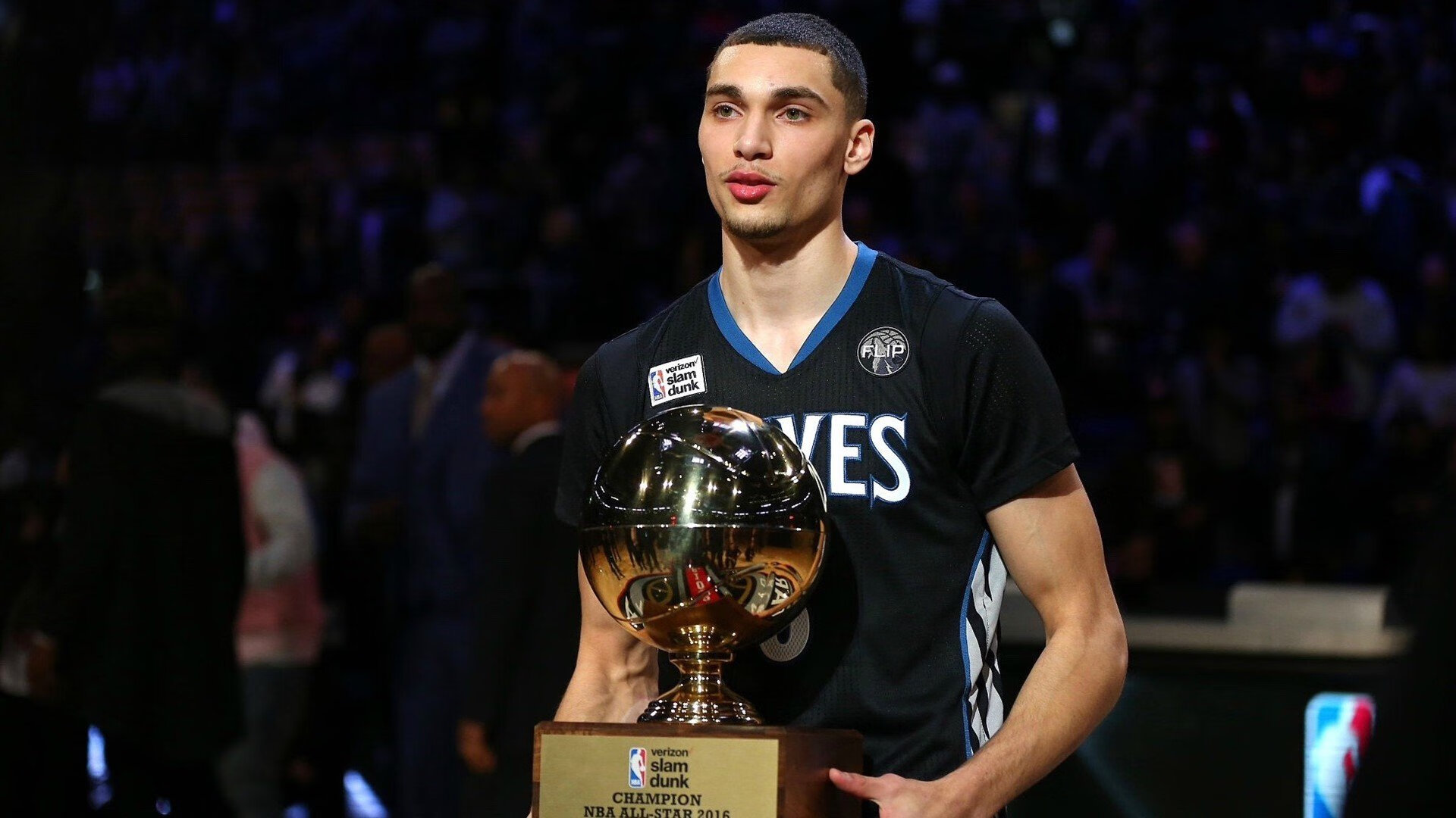 赛场“秀技”盛宴：传球、扣篮、突破的极致表现，球星扣篮视频